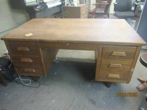 lot 734 image: VINTAGE WOOD TEACHER OFFICE&nbsp DESK&nbsp