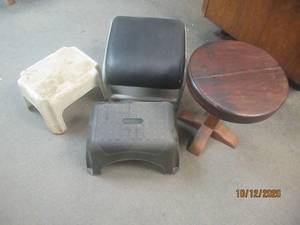 lot 735 image: &nbspTOTAL OF 4 STOOL FOOT STOOLS&nbsp