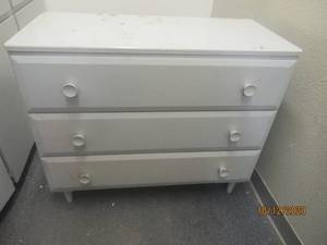 lot 737 image: 3 DRAWER DRESSER&nbsp