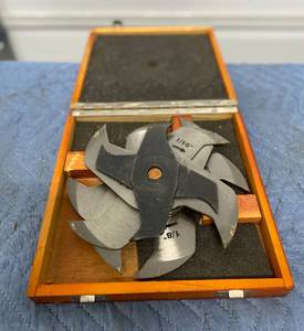 lot 18 image: Dado Set