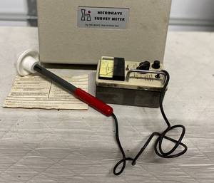lot 40 image: Microwave Survey Meter