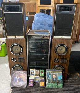 lot 63 image: Vintage Stereo w8 track tapes, vinyl and 2 extra speakers