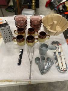 lot 281 image: Kitchen Items