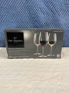 lot 201 image: Chef and Sommelier wine glasses NIB