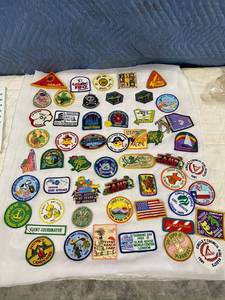 lot 220 image: Girl Scout Patches