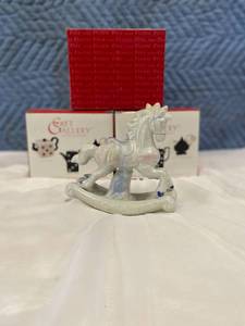 lot 246 image: Fritz & Floyd Tea Pots, salt and pepper, ceramic horse