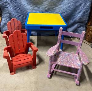 lot 84 image: Kids Table, 2 chairs and rocking chair