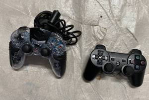 lot 103 image: 2 Controllers (1 is wired)