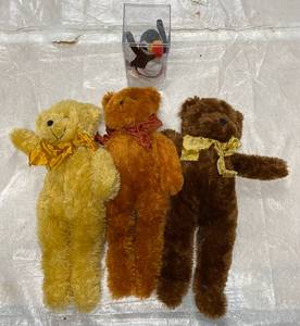lot 75 image: 3 Stuffed Bears and TY Penguin