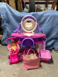 lot 80 image: Girl Stuff