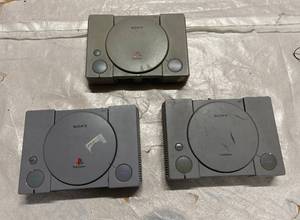 lot 99 image: 3 Sony Playstations