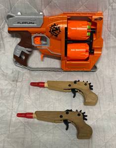 lot 171 image: Nerf Flipfury Gun w5 Nerf bullets and 2 rubber band shooters