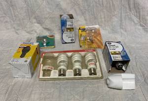 lot 174 image: Light Bulbs