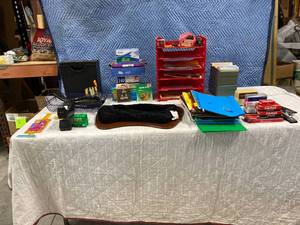 lot 185 image: Office Supplies