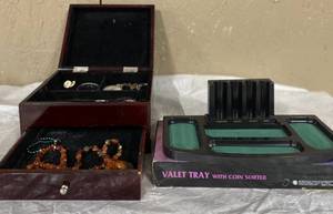 lot 261 image: Jewelry Box with Jewelry