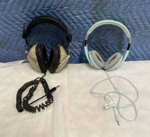 lot 272 image: 2 sets of Headphones Nova Pro 8OHM