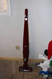 lot 7 image: Dirt Devil Stick Vacuum (No battery or cords, untested)