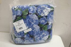 lot 133 image: Blue Classic Chair Cushion w Ties 16x16x3in