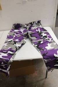 lot 154 image: Womens Purple Camo Cargo Pants Size XL 39-43W