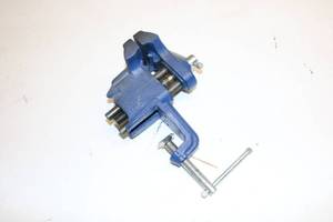 lot 61 image: Portable Table Vise Grip