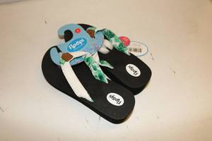 lot 167 image: Floopi Sandals Slippers Womens Size 8 w Tags