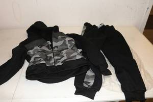 lot 182 image: Swan Black Camo Boys Hoodie & Sweat Pants Combo Size 8