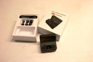 lot 204 image: Truly Wireless Earbuds Cshidwolrd Black Small
