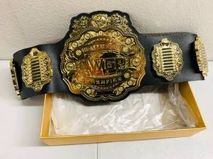 lot 323 image: Championship Belt Toy