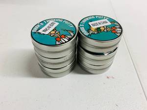 lot 324 image: Magnetic Thinking Putty - Lot of 6