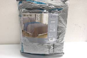 lot 333 image: Glory Sherry Reversible quilt Queen size