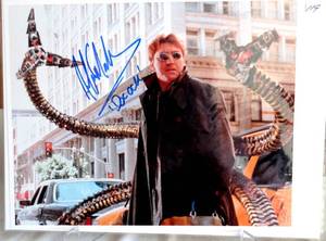 lot 119 image: ALFRED MOLINA Signed 8 X 10 Photo SPIDERMAN Doc Ock With COA