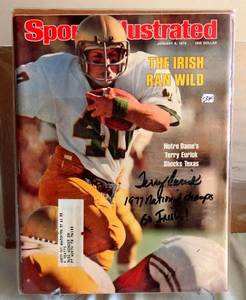 lot 134 image: AUTOGRAPHED 1978 SPORTS ILLUSTRATED BY NOTRE DAME STAR RUNNING BACK  TERRY EURICK