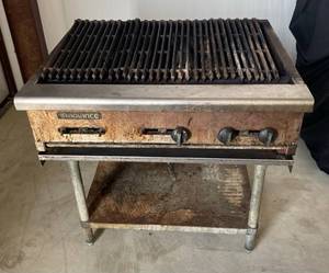 lot 9 image: Radiance Turbo Air TARB-36 36 Counter top Char broiler with Stand