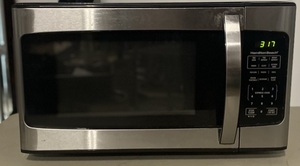 lot 13 image: Hamilton Beach Microwave 1000 Watts