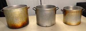 lot 28 image: 3 Stock Pots
