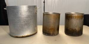 lot 29 image: 1 large stock Pot 2 Smaller pots