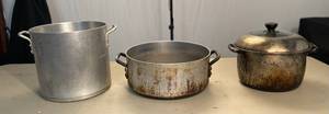 lot 30 image: 3 Pots with 1 Lid