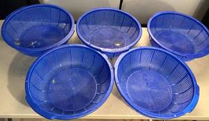 lot 32 image: 5 Large Plastic Strainers