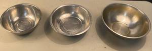 lot 41 image: 3 Various sized Mixing Bowls