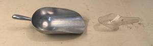 lot 42 image: 2 Scoops - Stainless steel WinCo 85oz and a small plastic scoop