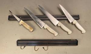 lot 52 image: 4 Knives 2 wall mounted magnet Bars