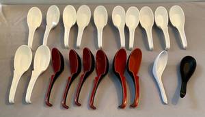 lot 61 image: 20 Broth Spoons