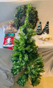 lot 87 image: Miscellaneous Christmas Items