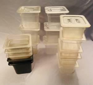 lot 95 image: 16 Food Pans 11 (6 x 6 6 with lids) 5 (6x4 1.53L with lids)