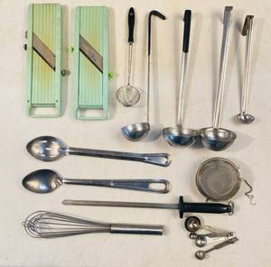 lot 145 image: Various Kitchen Items