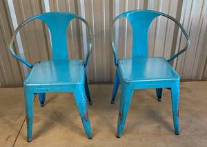 lot 186 image: 2 Metal Chairs Teal in Color 17 34 floor to seat 31 34 floor to top of back rest
