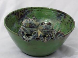 lot 57 image: Really Cute Frog Bowl w 3 D Frogs on side