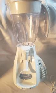 lot 12 image: Hamilton Beach Smoothie Blender