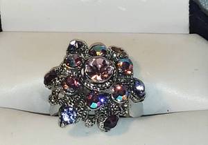 lot 20 image: Aurora Borealis Inspired Ring