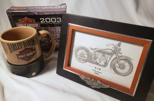 lot 27 image: Harley Davidson Accessories Frame Coffee Cup 2003 Calendar